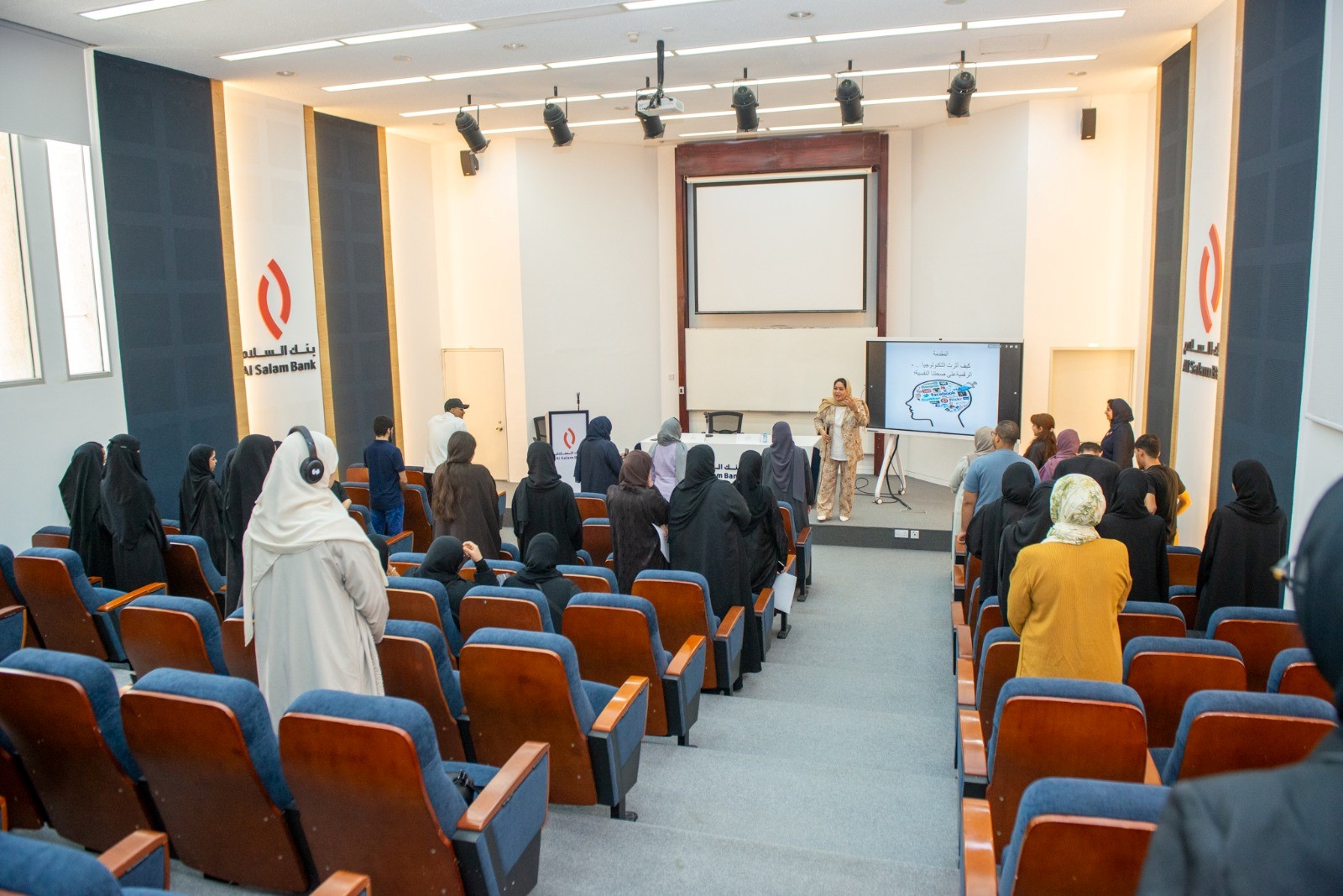 جامعة البحرين تحتفل بيوم الصحة النفسية بتقديم برامج واستشارات متنوعة لتوعية الطلبة بأهمية الاطمئنان النفسي