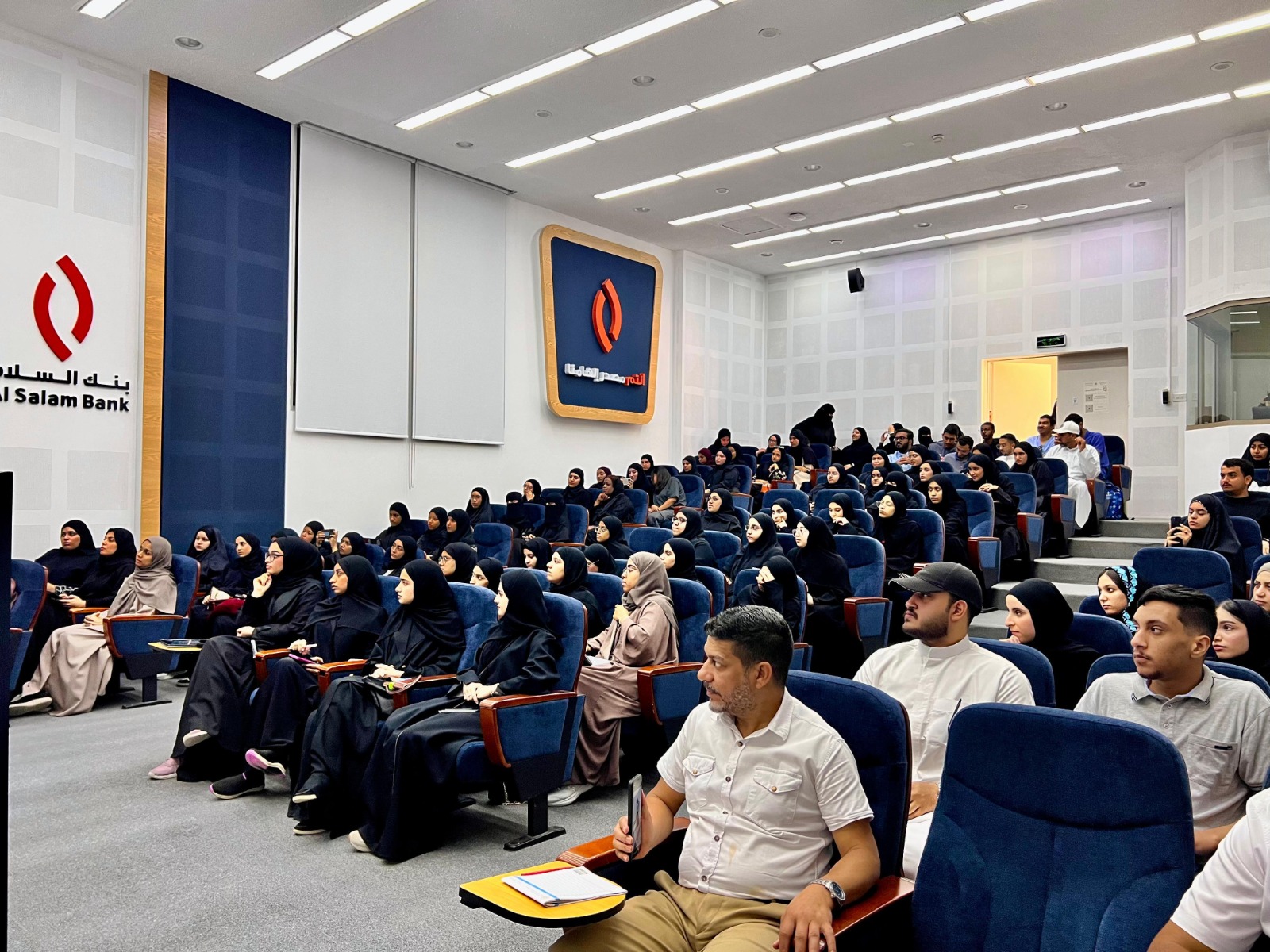 طلبة جامعة البحرين يوظفون الذكاء الاصطناعي في إنتاج مشاريع أعمال رائدة