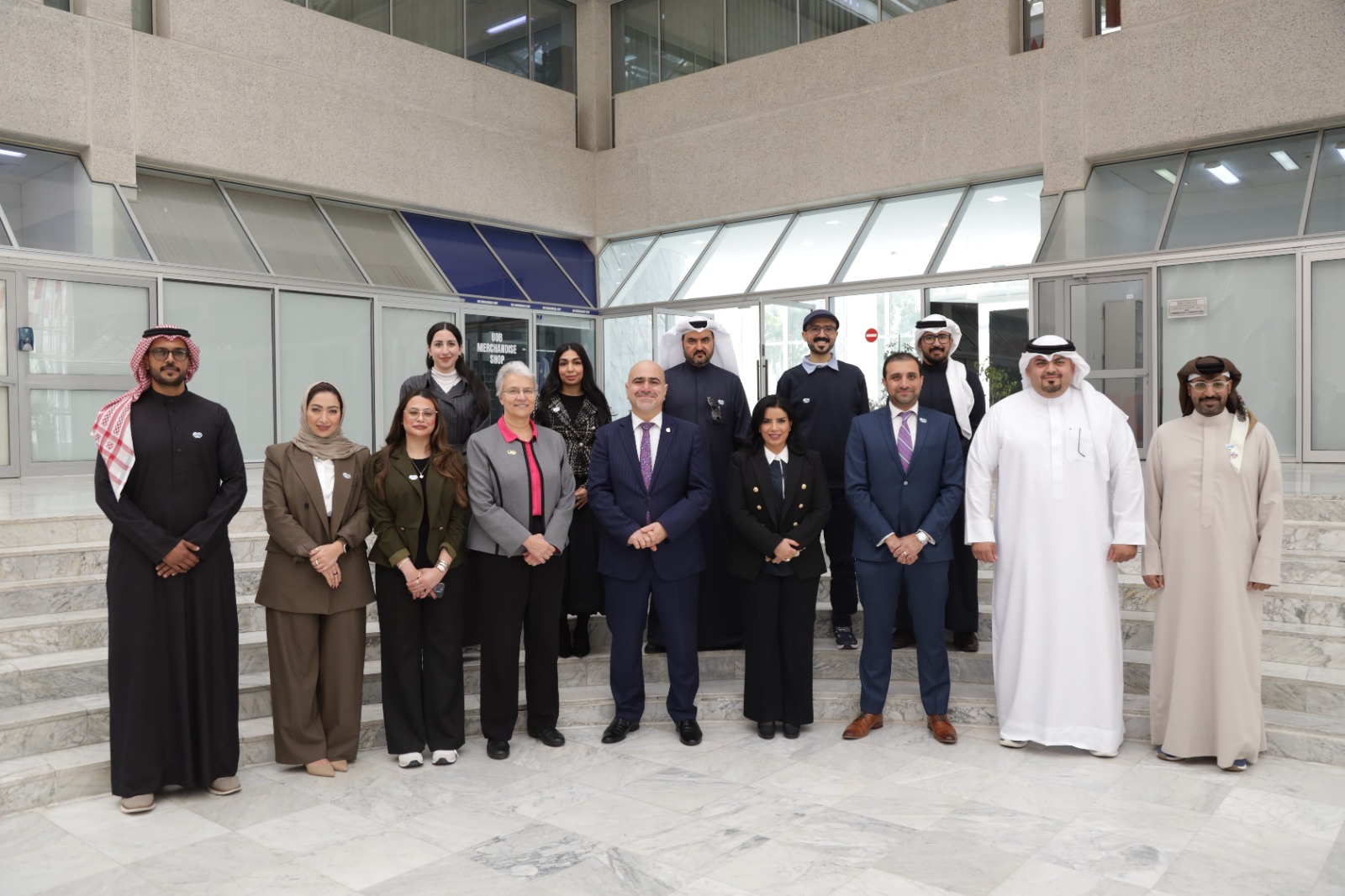 رئيس جامعة البحرين يبحث تعزيز التعاون الأكاديمي  مع جمعية مهندسي البترول العالمية وكلية كولورادو للمعادن